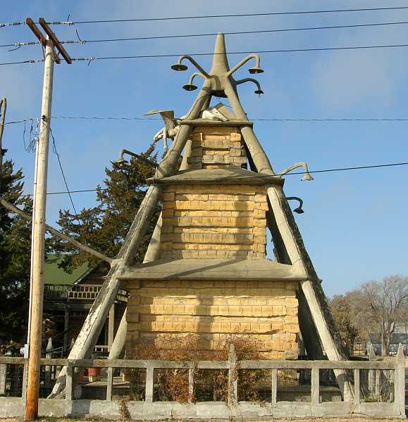 Dinsmoor mausoleum at garden of Eden