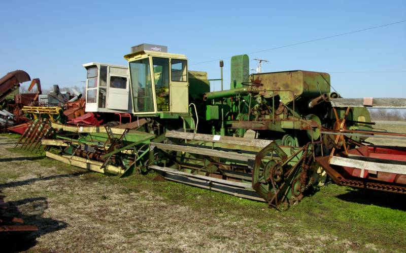 Self propelled combines