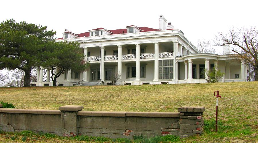 Coffeyville Brown Mansion grounds