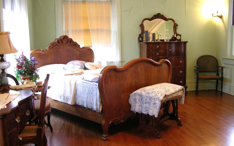 Brown Mansion Taff bedroom