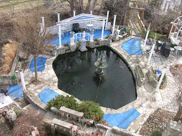 Kracht's Castle courtyard