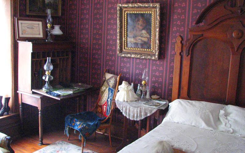 Haunted bedroom in Ward-Meade?