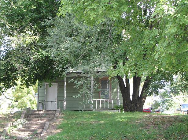 Childhood home of claivonyant Gene Davis