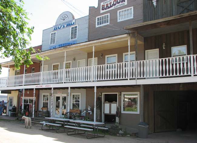 Hedrick's Exotic Animal Farm Bed and Breakfast in Nickerson