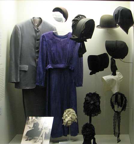 Mennonite clothing at the Kauffman Museum