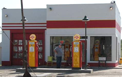 Four Women on the Route Kan-O-Tex station in Galena, Kansas