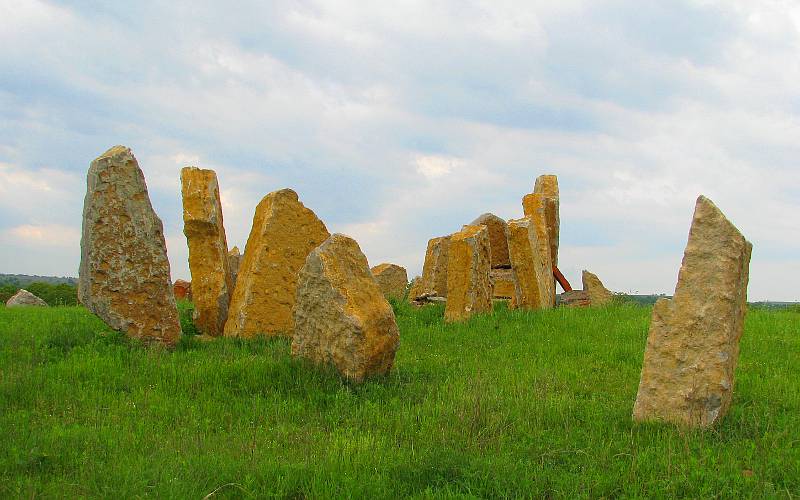 Prairiehenge sculpture by Stan Herd