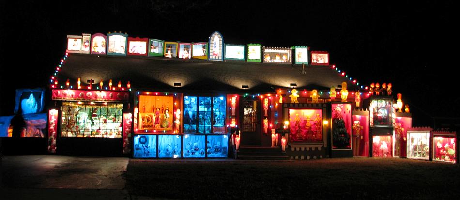 Babick's animated Chistmas Display - Prairie Village, Kansas