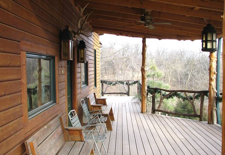 Muleskinner Lodge porch