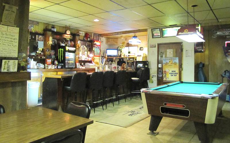 Idle-a-While Bar and Grill dining room