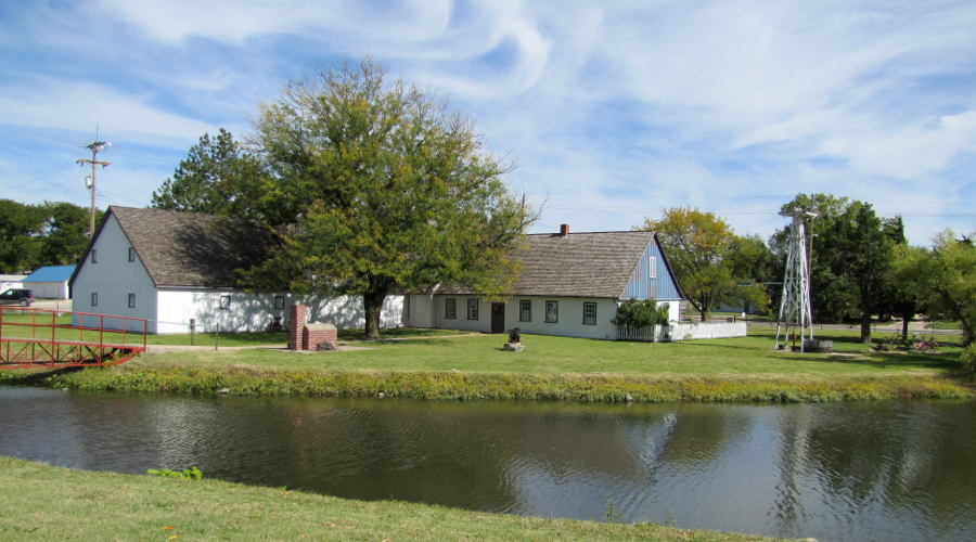 Pioneer Adobe House - Hillsboro Menonitte museum