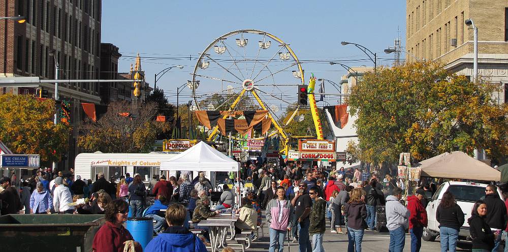 Neewollah carnival and street vendors