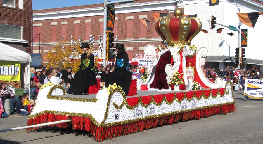 Queens float at Neewollah in Independence, Kansas