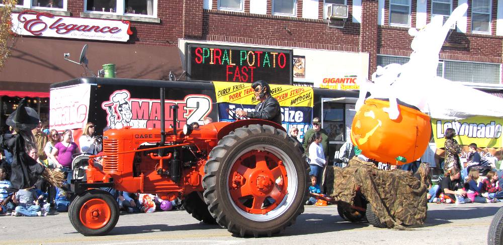 Neewollah parade