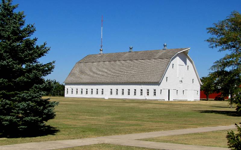 Cooper Barn - Prairie Museum of Art and History