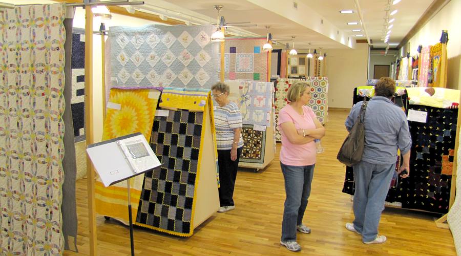 Deines Center quilt show