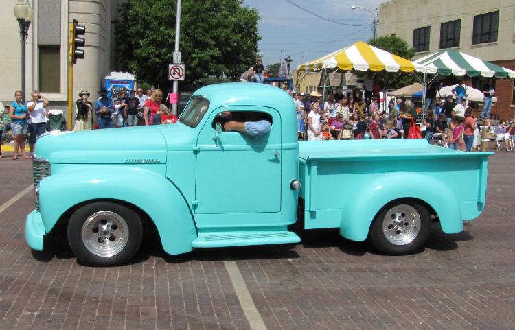 International Harvester Truck - Prairiesta Parade