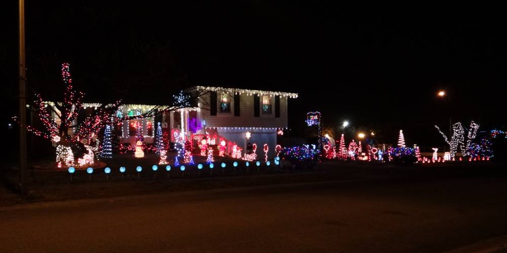 92nd Street Holiday light display Overland Park, Kansas
