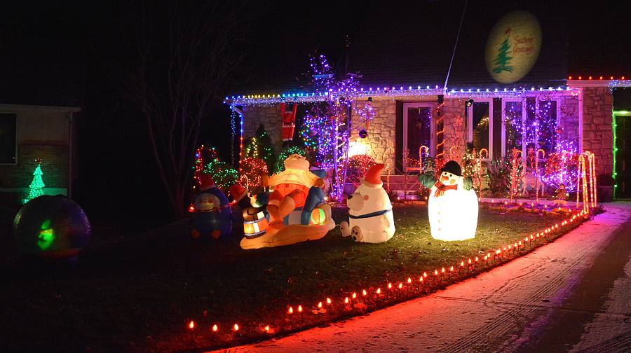 117th Street Christmas Light Display Overland Park, Kansas