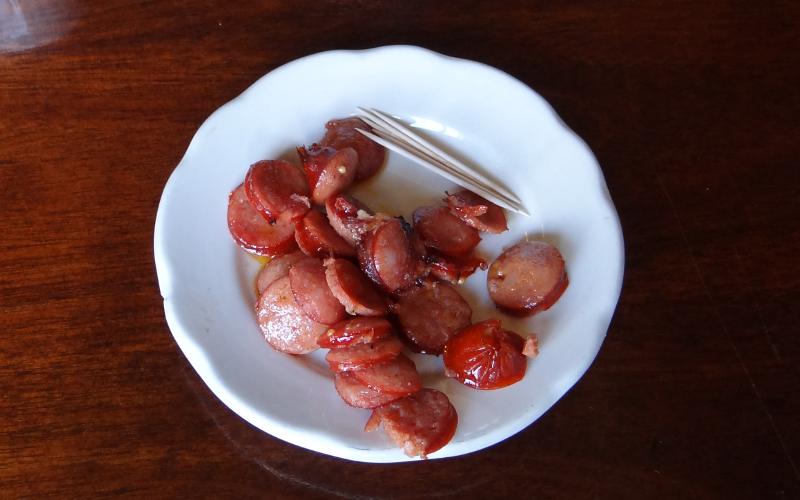 spicy sausage appetizer at HIllsdale Bank BBQ