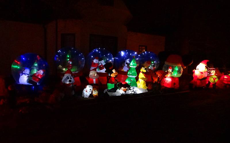 Inflatable Christmas show globes