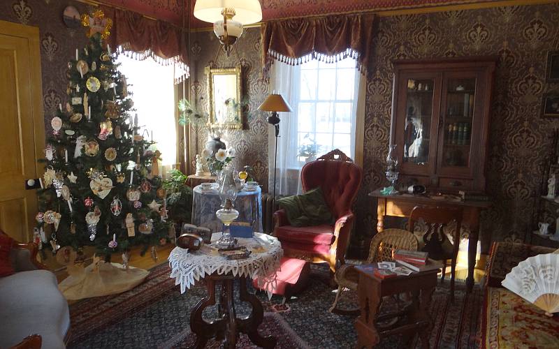 Living room at Wolf House Museum