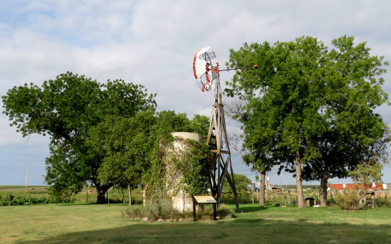 Cottonwood Ranch windmill and cistern