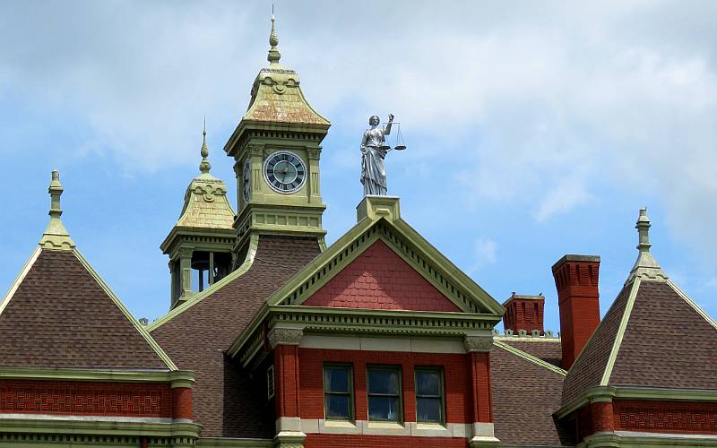 Statue of Justice on Franklin County Courthouse roof
