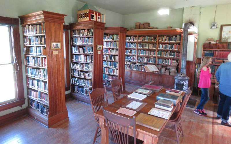 Coal Creek library stacks - Vinland, Kansas