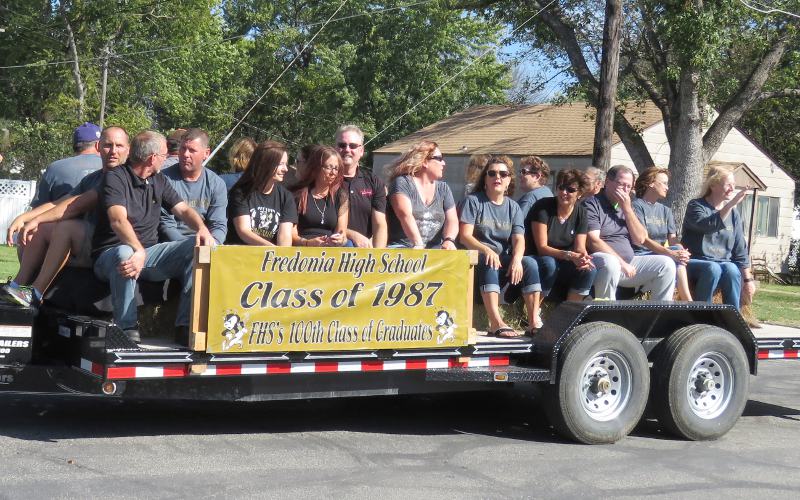 Class of 1987 float in Fredonia Homecoming Parade