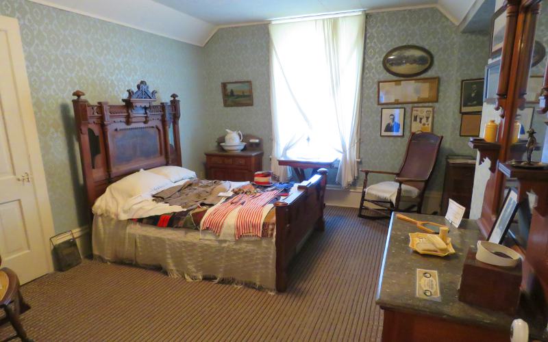 Mueller-Schmidt House bedroom