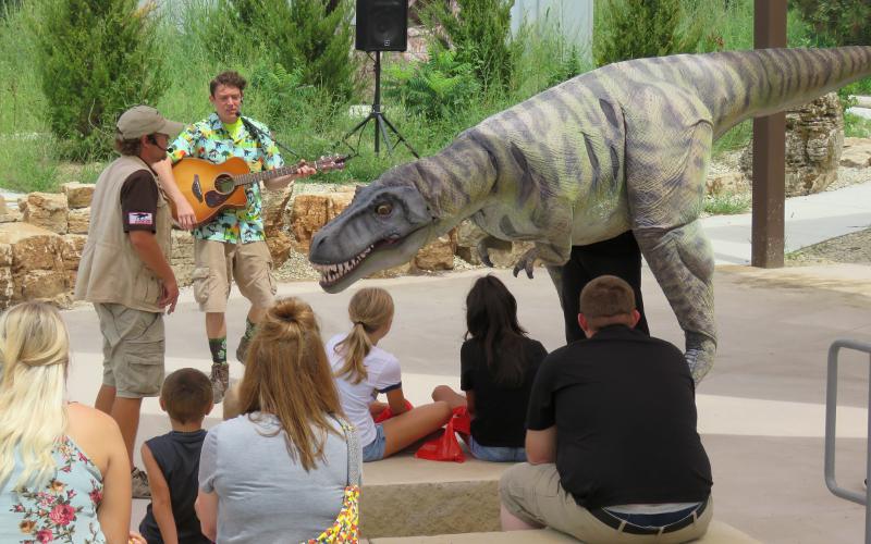 T-Rex Feeding Frenzy - Field Station: Dinosaurs