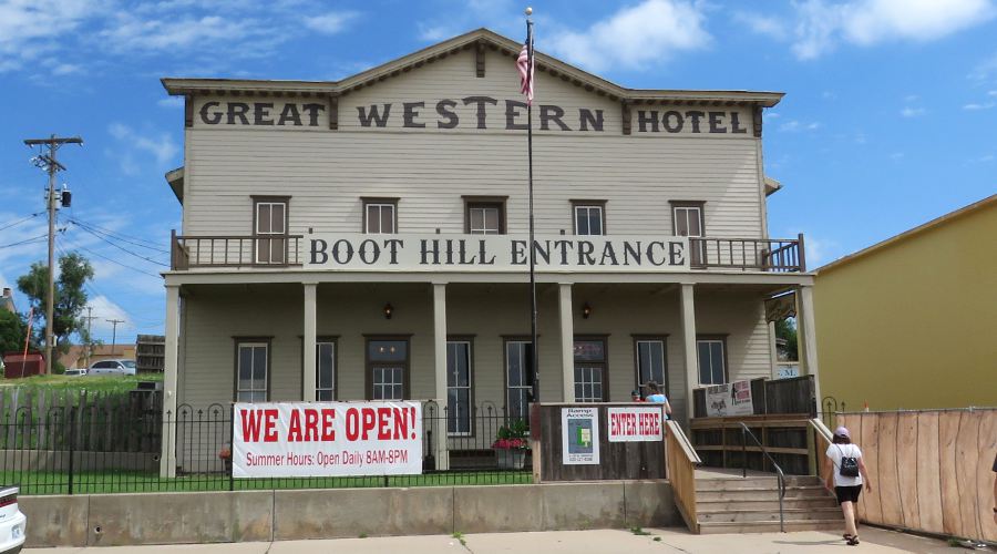 Couple outside Long Branch saloon in Dodge City, Kansas. Building is part  of Boot Hill Museum Stock Photo - Alamy