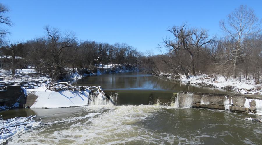 Cottonwood Falls Dam with winter snow