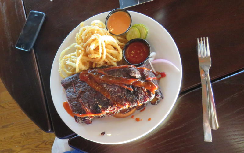 Pork ribs with onion straws