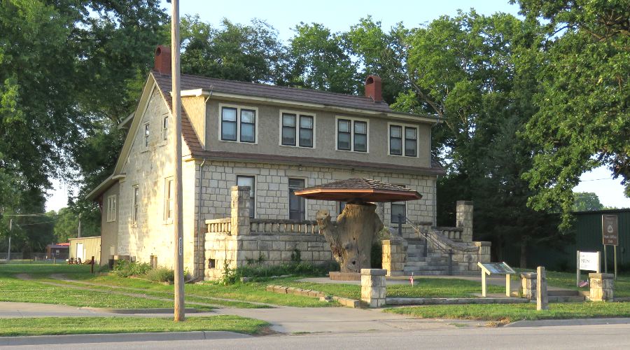 Post Office Oak Museum