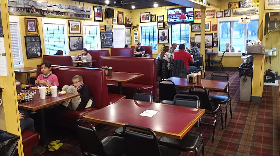 Dining room - Hickory Hut BBQ restaurant