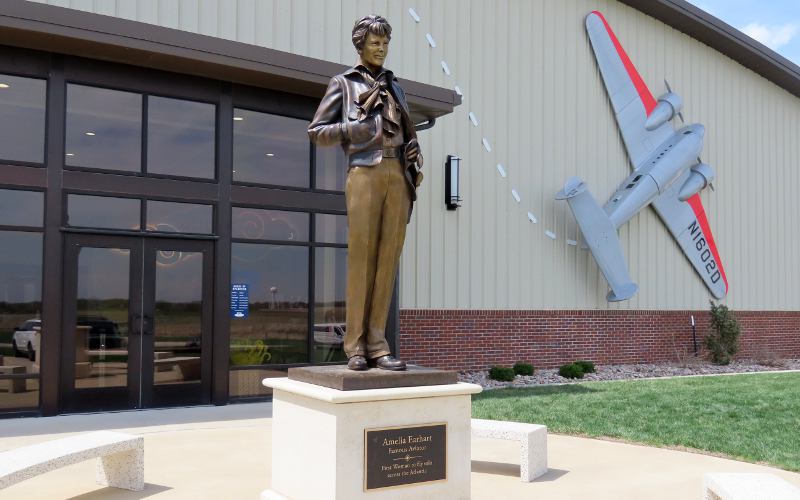 Amelia Earhart statue