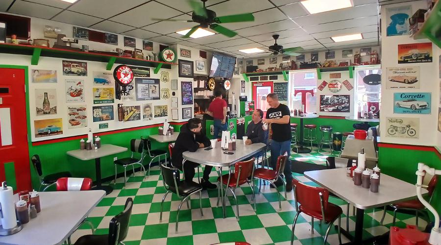 Filling Station BBQ restaurant Dining Room - Lee's Summit, Missouri