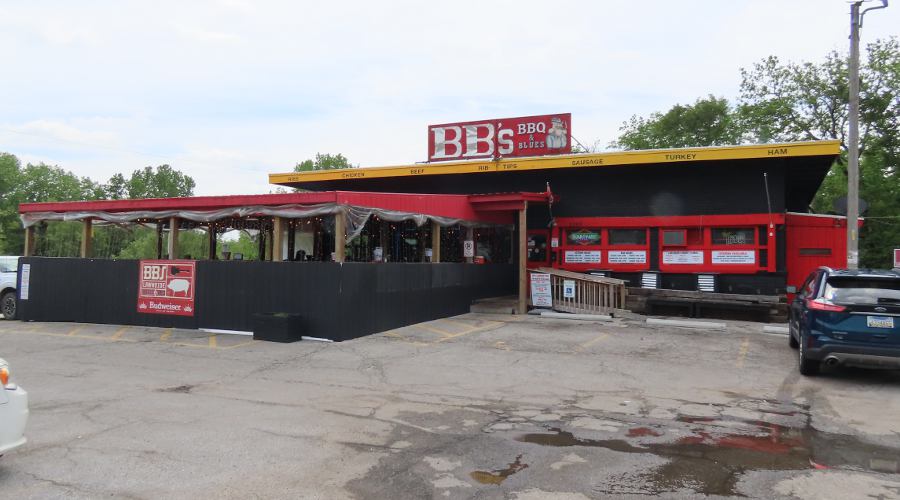 B.B.'s Lawnside BBQ