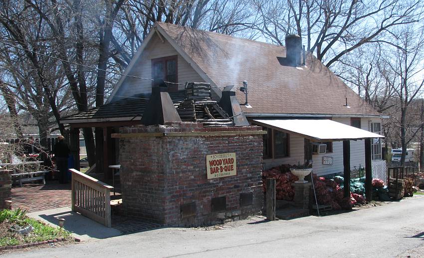 Bar-B-Que at 3001 Merriam