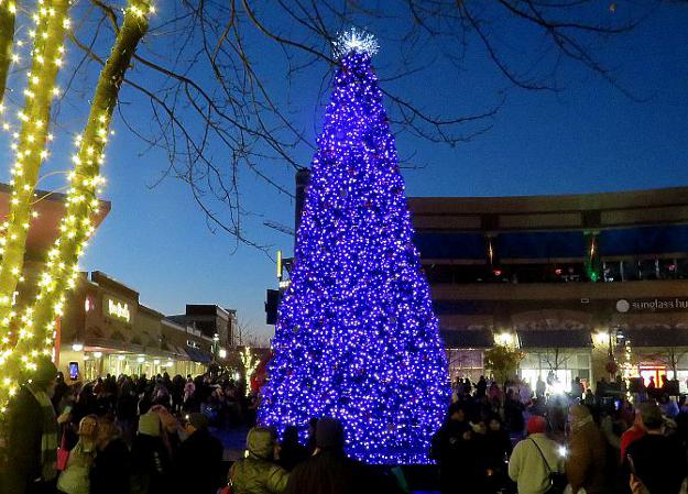 Legends Christmas Tree - Kansas City, Kansas