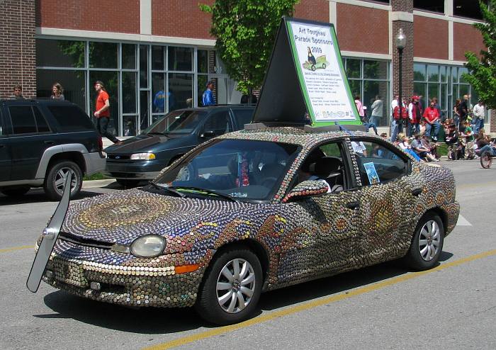 Bottle cap car with propeler