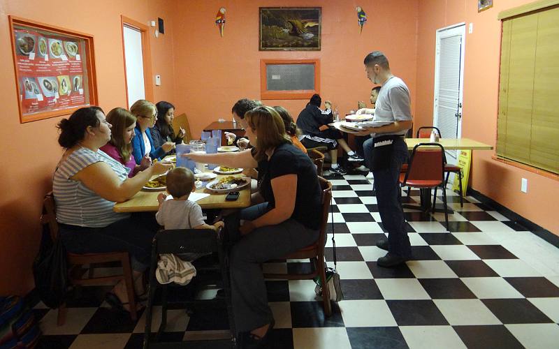El Pulgarcito dinning room