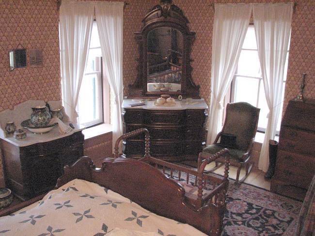 James & Lucinda Mahaffie bedroom