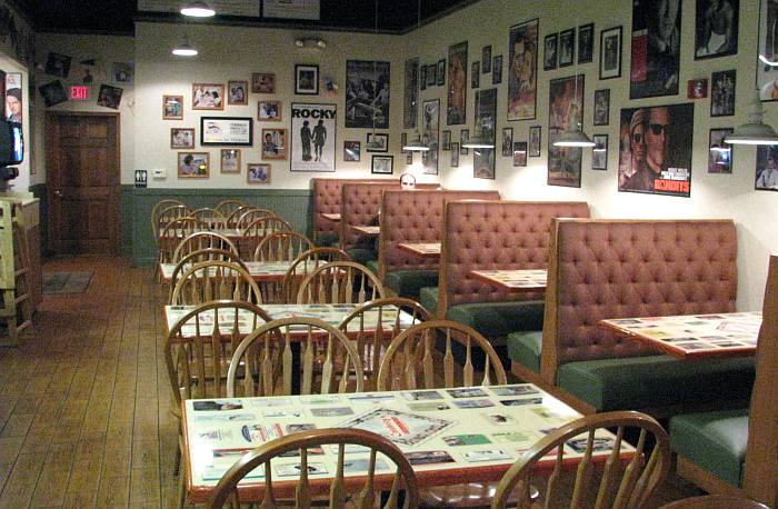 Celebrity's Sidewalk Cafe dining room