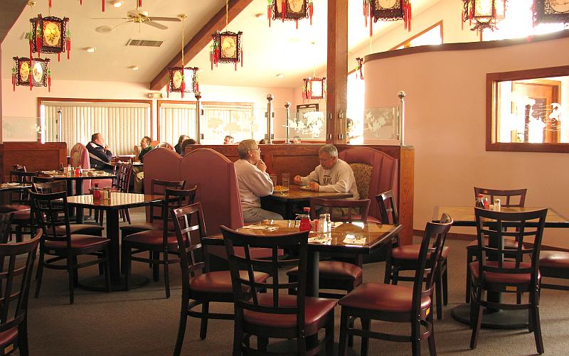 Ping's Chinese Restaurant dining room