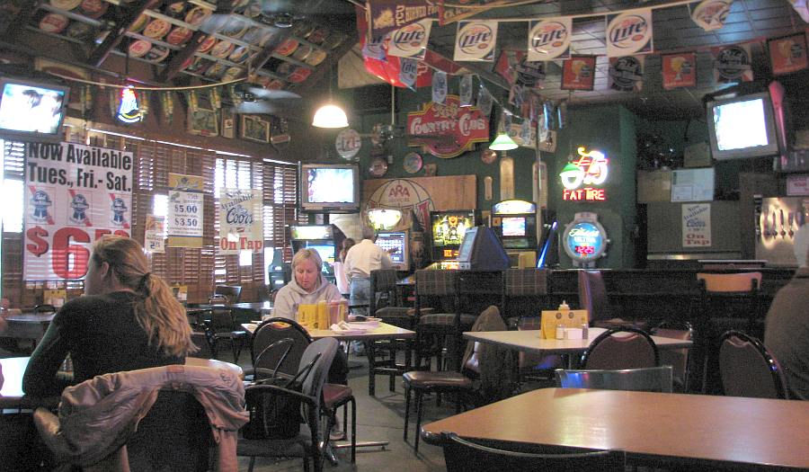 Peanut Bar and Grill dinning room