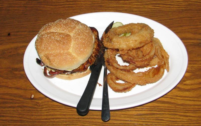 chicken sandwich and onion rings at the Peanut restaurant