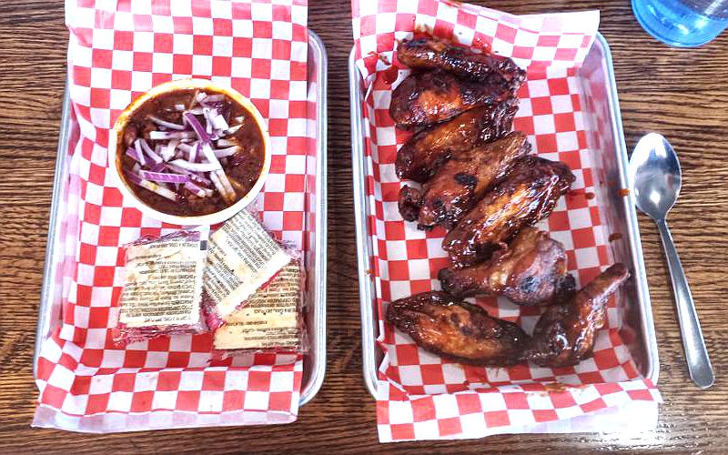 Chili and smoked chicken wings - Smoetown BBQ